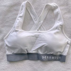 White under armour sports bra